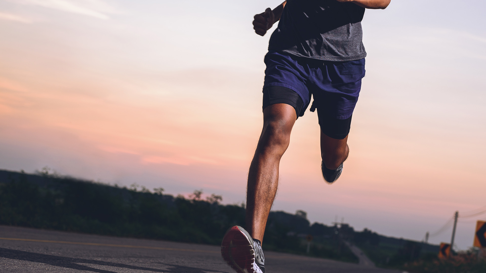 Better start to run. Nike мотивация. Человек на старте. Виртуальный бег по дороге. Better start to run.